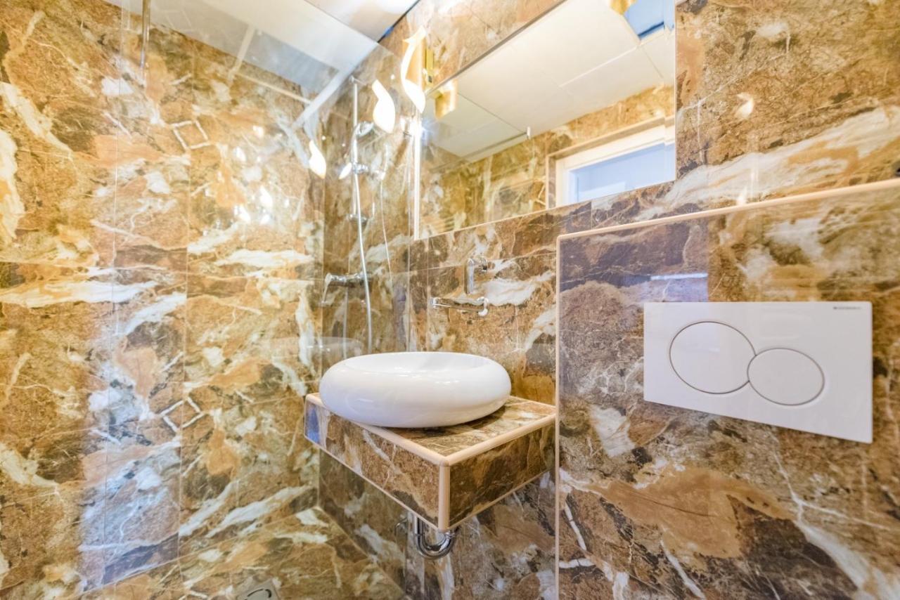 Apartament Enzo Capo Jacuzzi Andrassy Budapeszt Zewnętrze zdjęcie