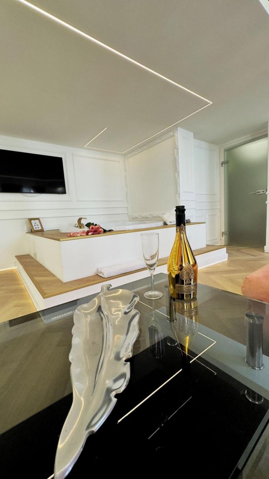 Apartament Enzo Capo Jacuzzi Andrassy Budapeszt Zewnętrze zdjęcie