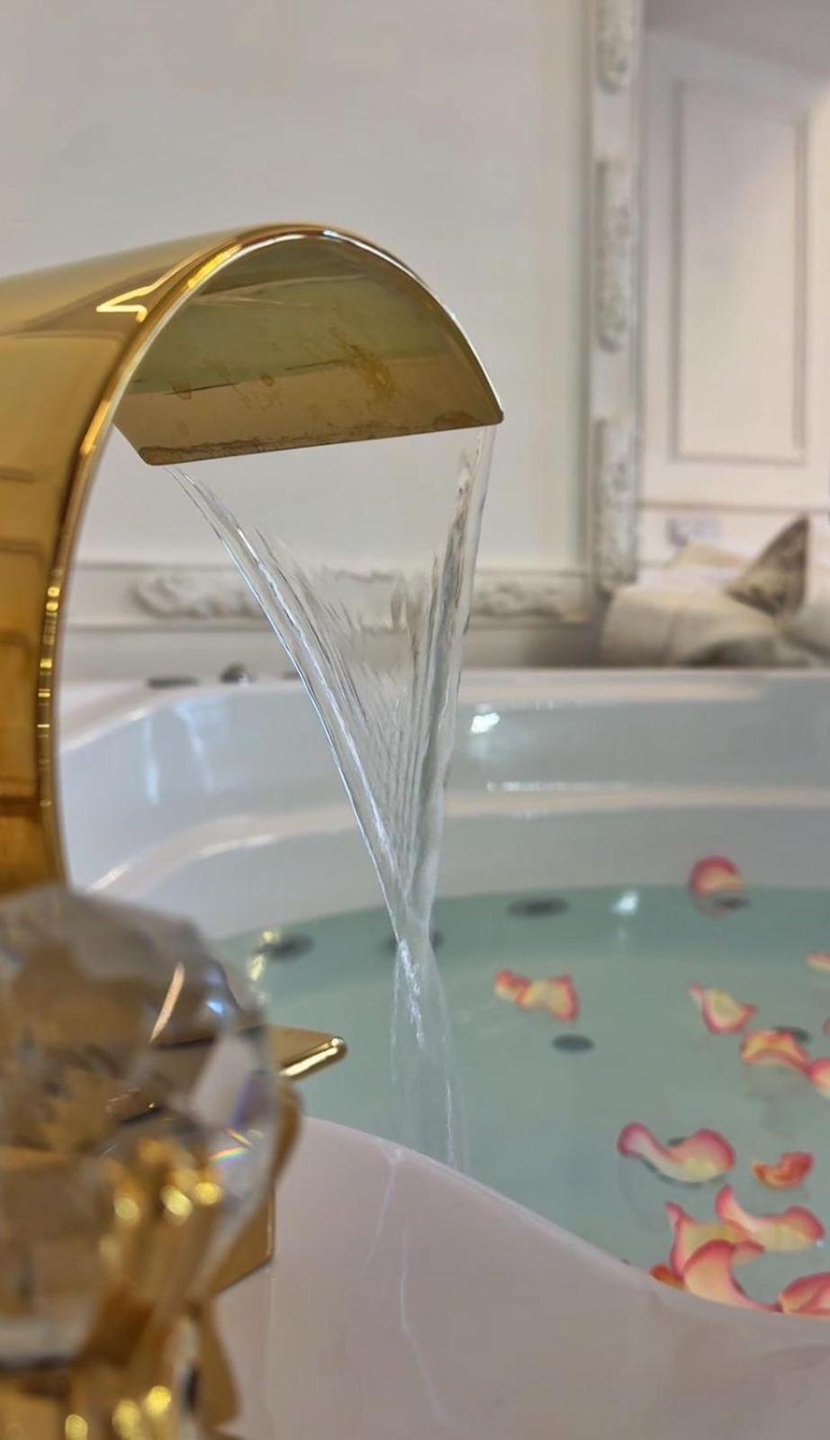 Apartament Enzo Capo Jacuzzi Andrassy Budapeszt Zewnętrze zdjęcie